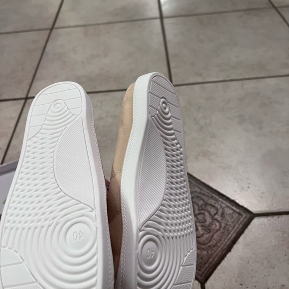 AMAZON tan slip on sneaker size 9 - Picture 3 of 4